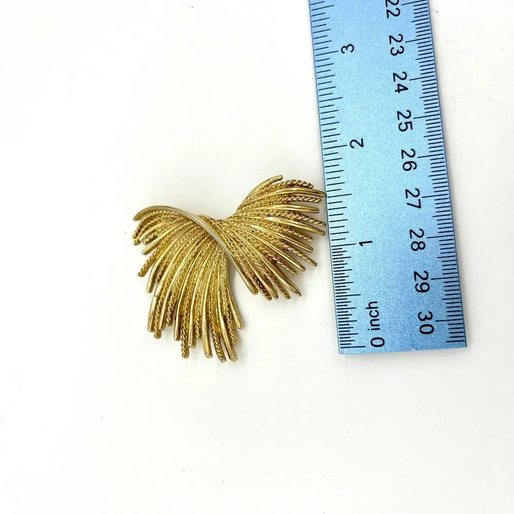 Monet Gold Tone‎ Feather Rope Texture Brooch Pin Vintage Statement Jewelry